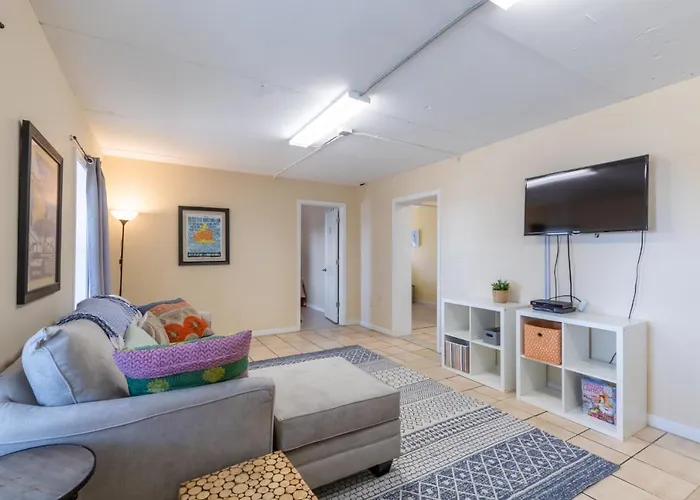 Budget Friendly In The Heart Of Gulf Shores! Holiday home Gulf Shores