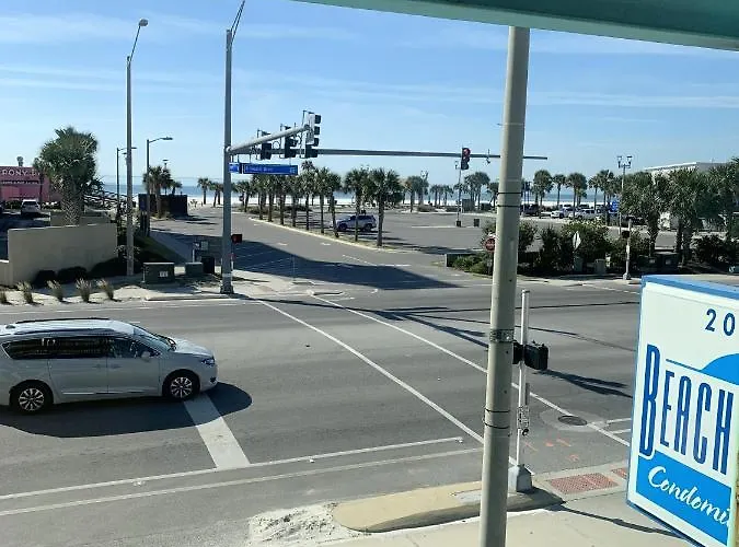 Holiday home Budget Friendly In The Heart Of Gulf Shores! *