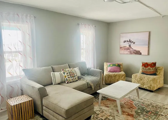 Budget Friendly In The Heart Of Gulf Shores! Holiday home Gulf Shores