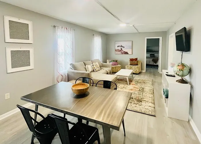 Budget Friendly In The Heart Of Gulf Shores! Holiday home