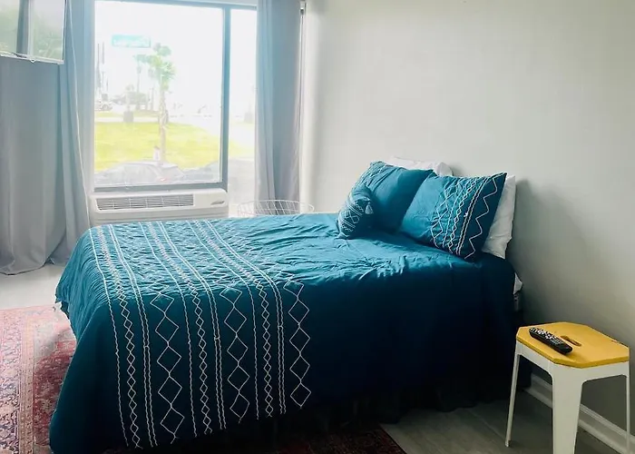 Budget Friendly In The Heart Of Gulf Shores! Holiday home